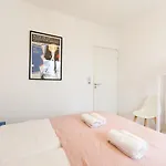 Victoria Yourhosthelper