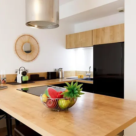 Victoria Yourhosthelper Канны