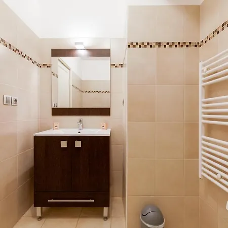 Victoria Yourhosthelper Канны