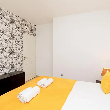 Victoria Yourhosthelper Cannes