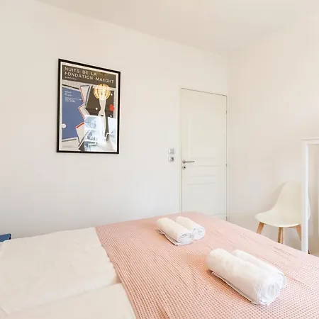 Victoria Yourhosthelper